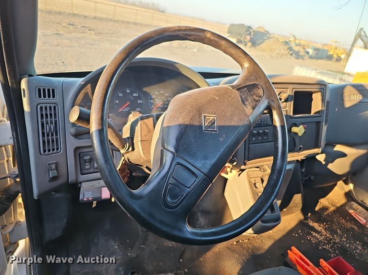 image for item DK0684 2003 International 4300 truck cab and chassis