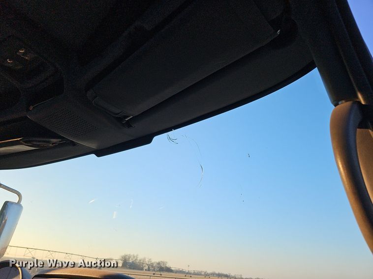 image for item DK0684 2003 International 4300 truck cab and chassis