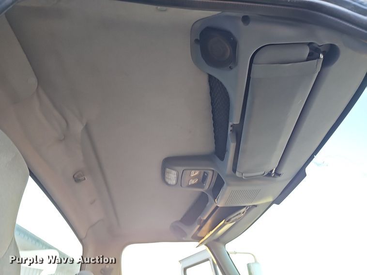 image for item DK0684 2003 International 4300 truck cab and chassis