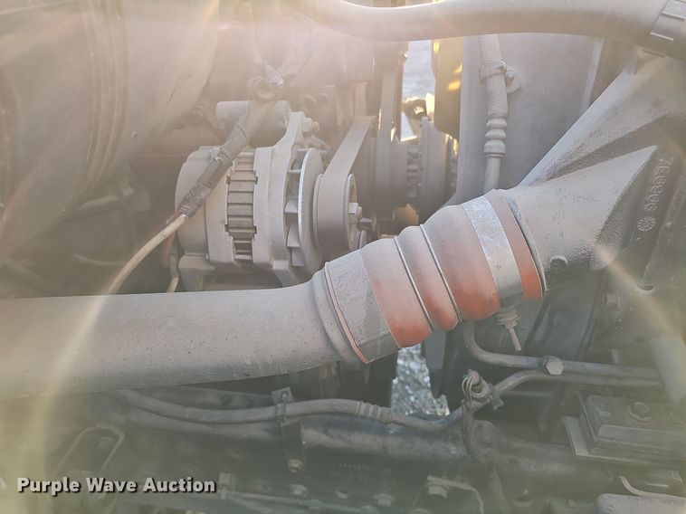 image for item DK0684 2003 International 4300 truck cab and chassis