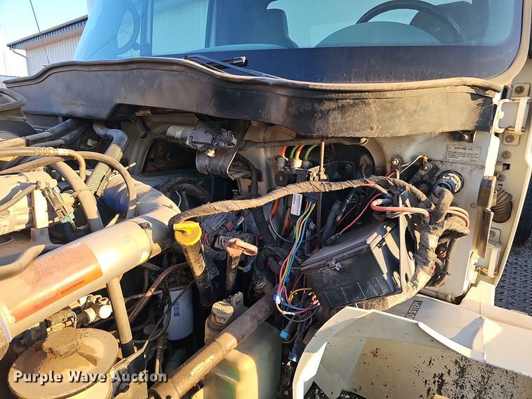 image for item DK0684 2003 International 4300 truck cab and chassis