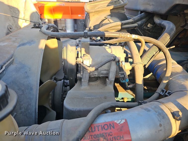 image for item DK0684 2003 International 4300 truck cab and chassis