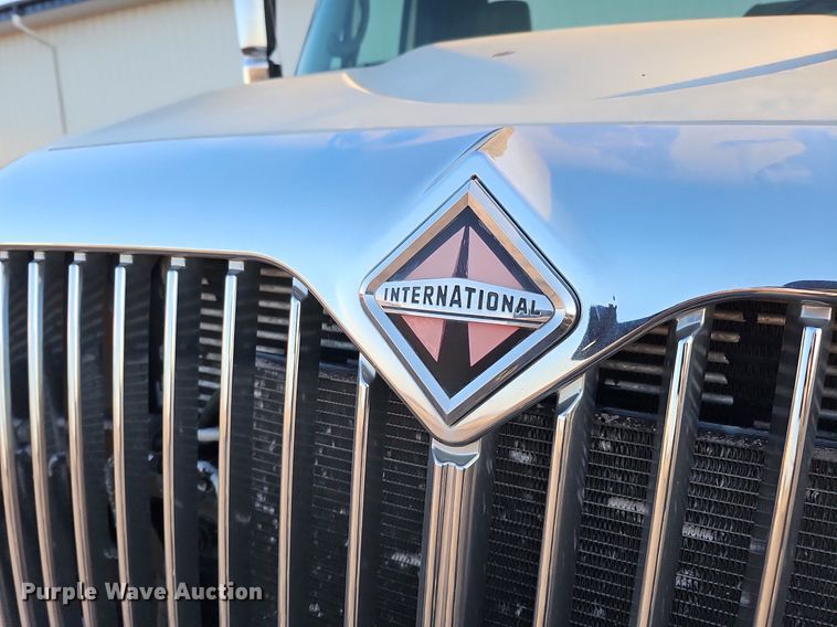 image for item DK0684 2003 International 4300 truck cab and chassis