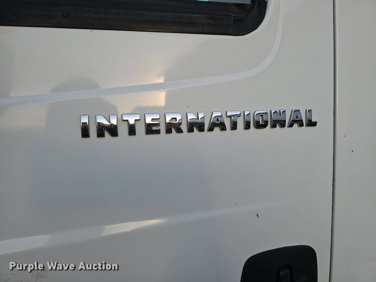 image for item DK0684 2003 International 4300 truck cab and chassis
