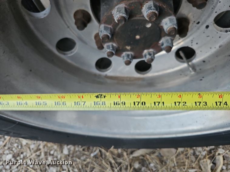 image for item DK0684 2003 International 4300 truck cab and chassis