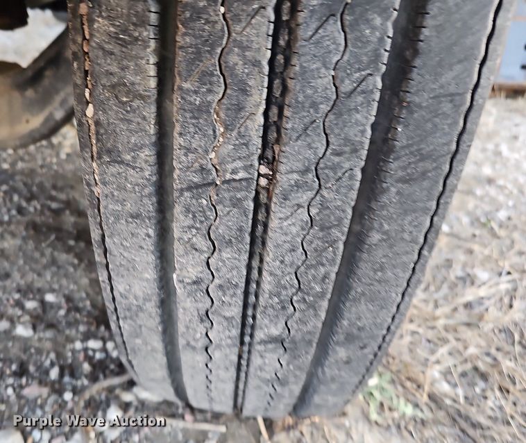 image for item DK0684 2003 International 4300 truck cab and chassis