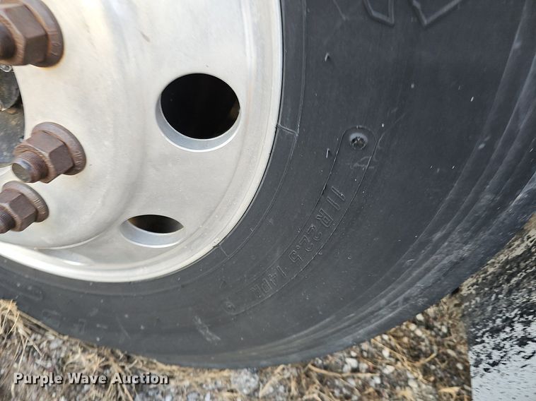 image for item DK0684 2003 International 4300 truck cab and chassis