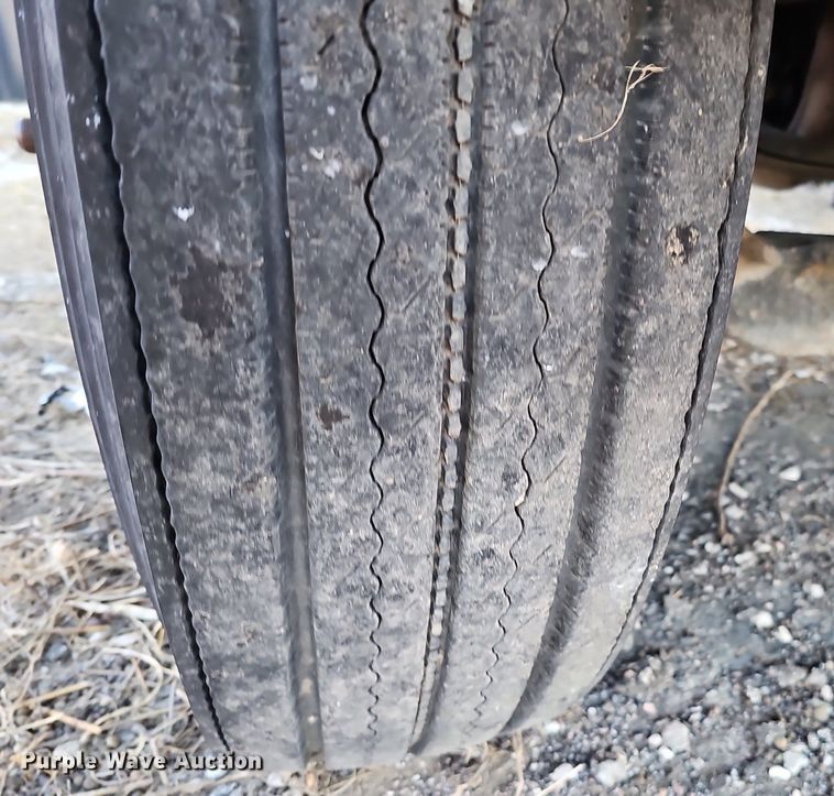 image for item DK0684 2003 International 4300 truck cab and chassis