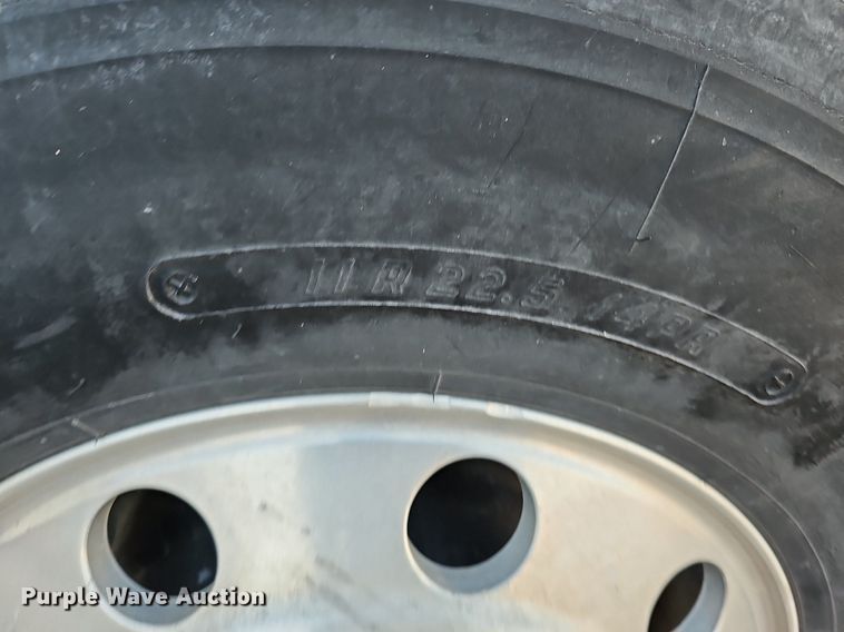 image for item DK0684 2003 International 4300 truck cab and chassis