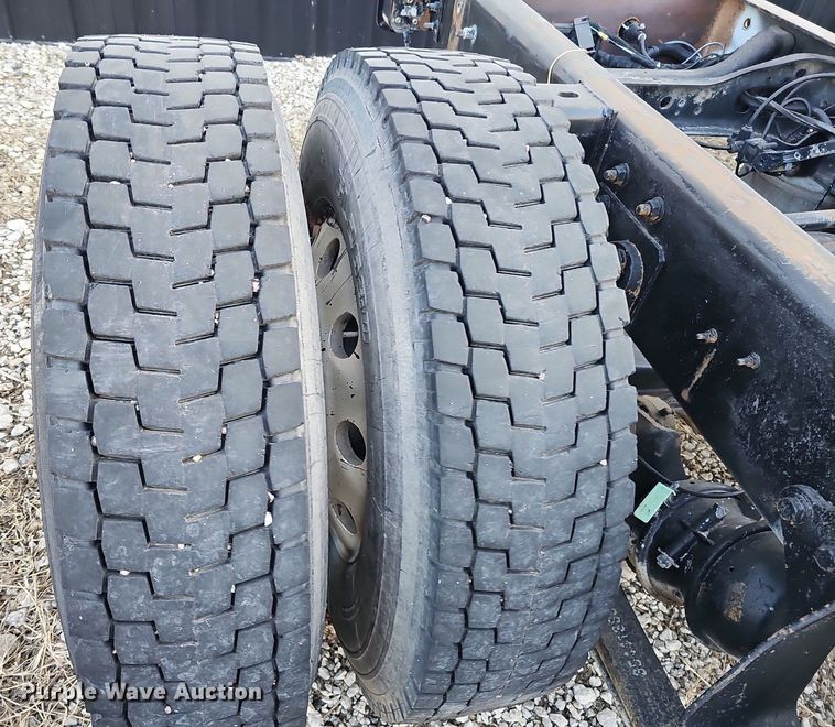 image for item DK0684 2003 International 4300 truck cab and chassis