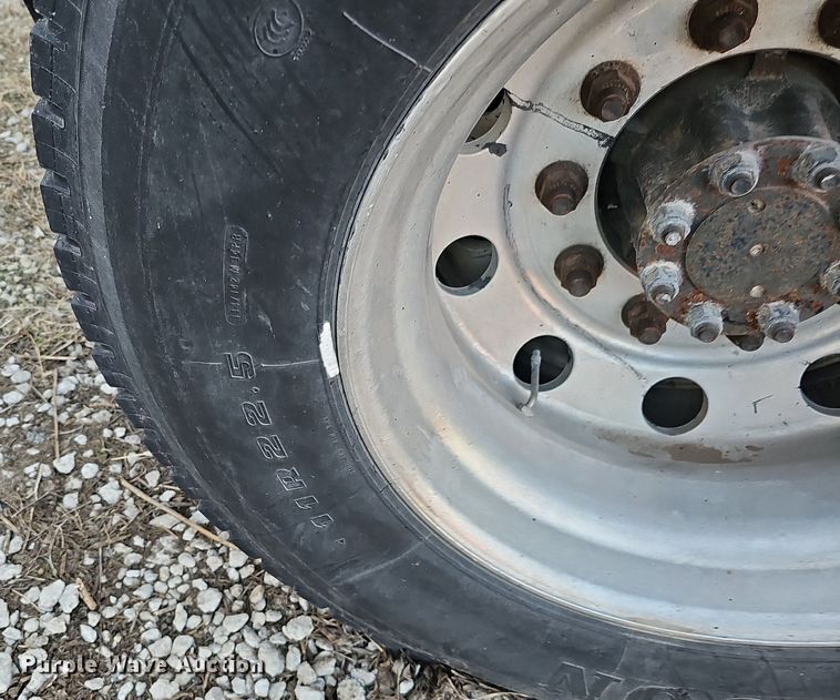 image for item DK0684 2003 International 4300 truck cab and chassis