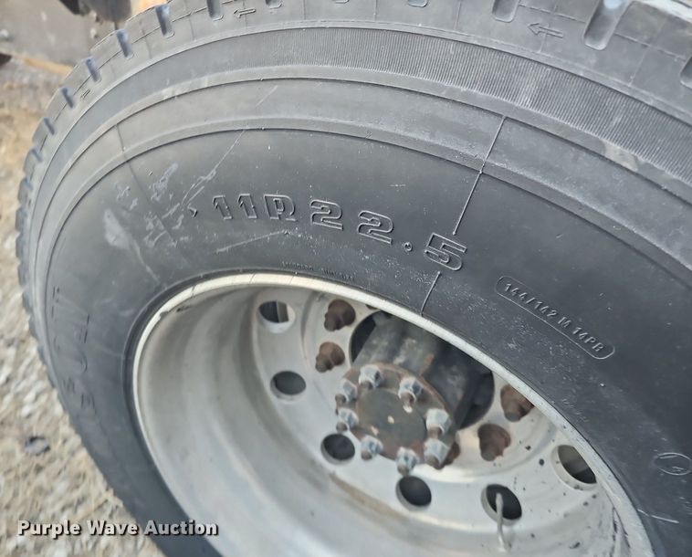 image for item DK0684 2003 International 4300 truck cab and chassis