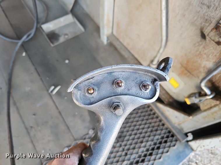 image for item DK0687 1997 Cargotec Inc. 17500TB weight and measures inspection system