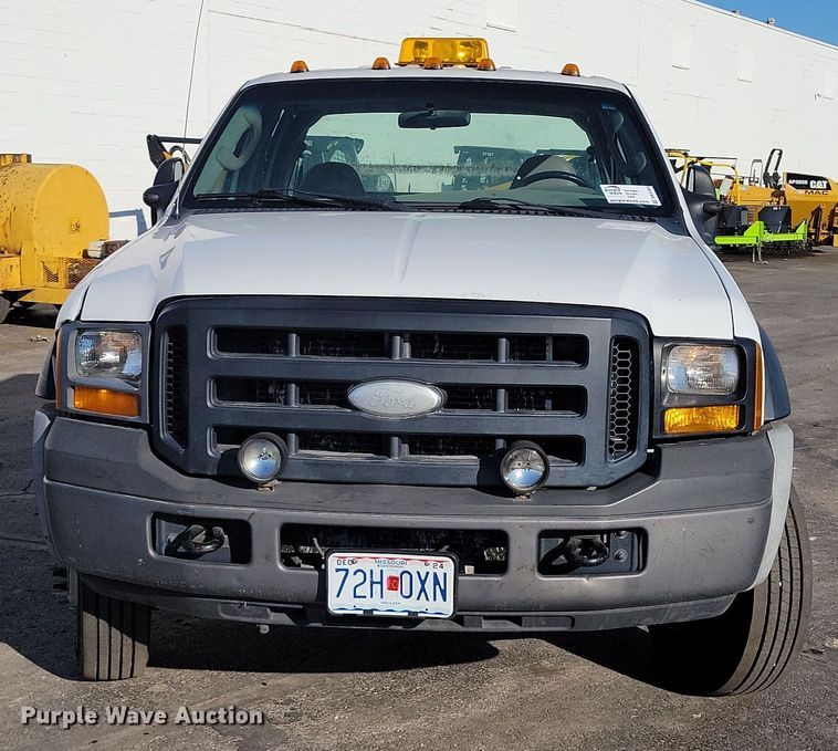 image for item DK4184 2007 Ford F550 Super Duty XL Crew Cab truck cab and chassis