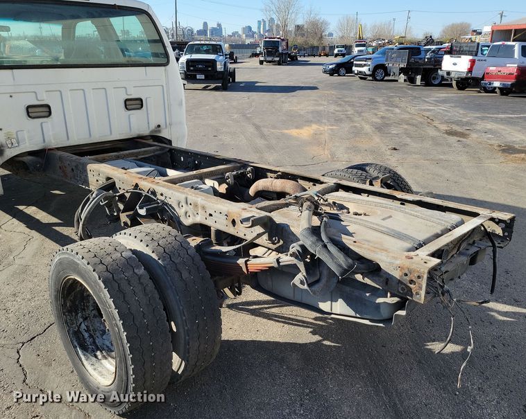image for item DK4184 2007 Ford F550 Super Duty XL Crew Cab truck cab and chassis