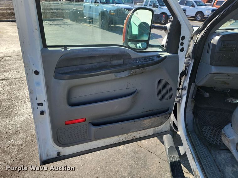 image for item DK4184 2007 Ford F550 Super Duty XL Crew Cab truck cab and chassis