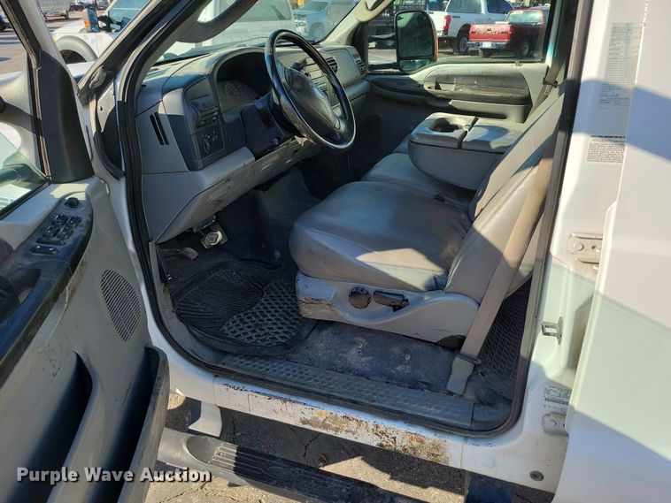 image for item DK4184 2007 Ford F550 Super Duty XL Crew Cab truck cab and chassis