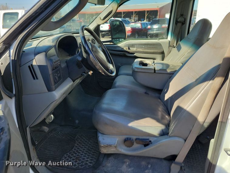 image for item DK4184 2007 Ford F550 Super Duty XL Crew Cab truck cab and chassis