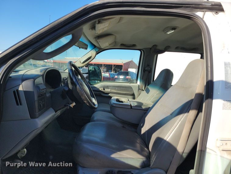 image for item DK4184 2007 Ford F550 Super Duty XL Crew Cab truck cab and chassis