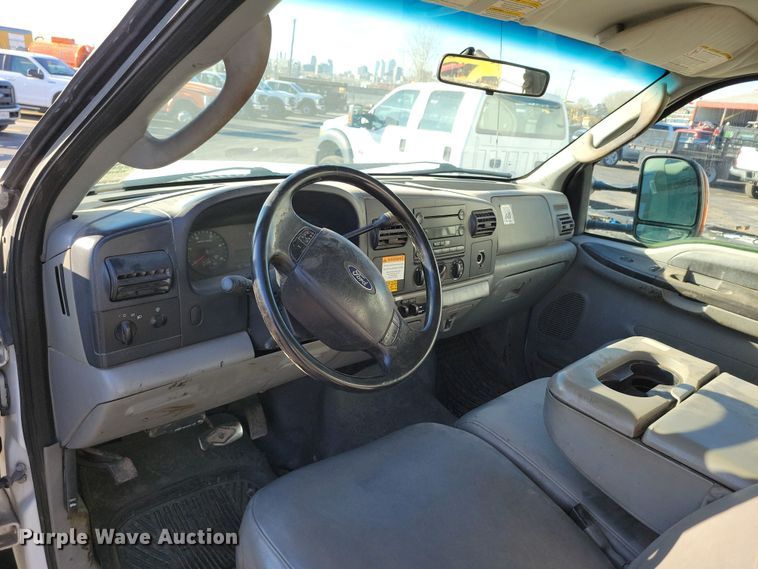 image for item DK4184 2007 Ford F550 Super Duty XL Crew Cab truck cab and chassis