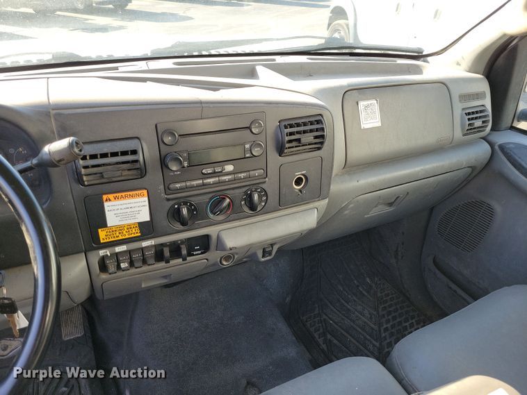 image for item DK4184 2007 Ford F550 Super Duty XL Crew Cab truck cab and chassis