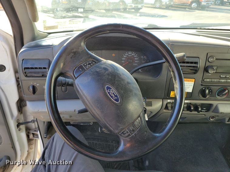 image for item DK4184 2007 Ford F550 Super Duty XL Crew Cab truck cab and chassis