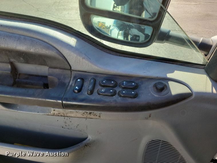 image for item DK4184 2007 Ford F550 Super Duty XL Crew Cab truck cab and chassis