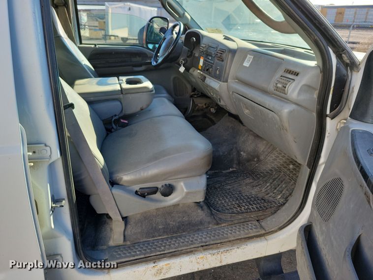 image for item DK4184 2007 Ford F550 Super Duty XL Crew Cab truck cab and chassis