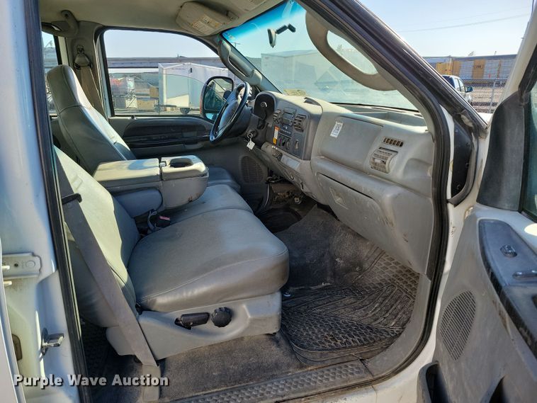 image for item DK4184 2007 Ford F550 Super Duty XL Crew Cab truck cab and chassis