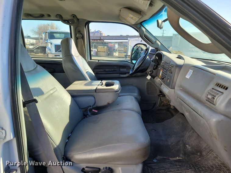 image for item DK4184 2007 Ford F550 Super Duty XL Crew Cab truck cab and chassis