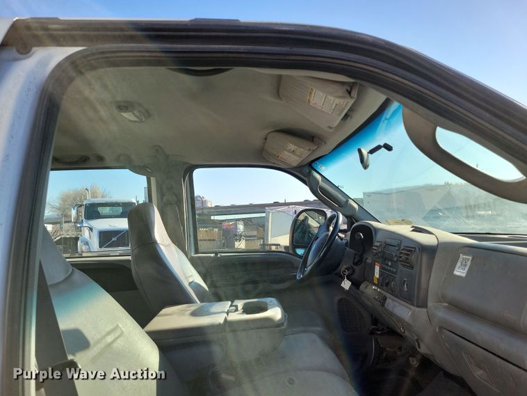 image for item DK4184 2007 Ford F550 Super Duty XL Crew Cab truck cab and chassis