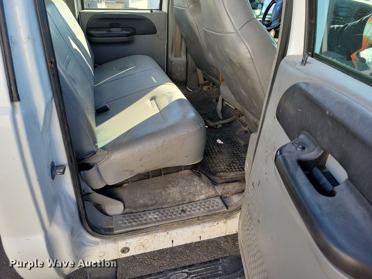 image for item DK4184 2007 Ford F550 Super Duty XL Crew Cab truck cab and chassis