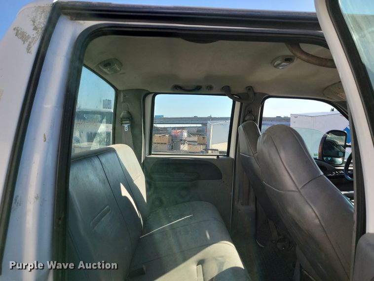 image for item DK4184 2007 Ford F550 Super Duty XL Crew Cab truck cab and chassis