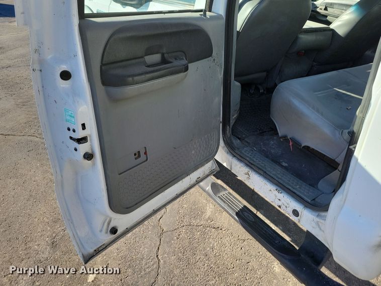 image for item DK4184 2007 Ford F550 Super Duty XL Crew Cab truck cab and chassis