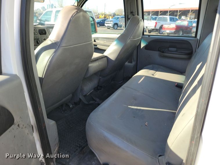 image for item DK4184 2007 Ford F550 Super Duty XL Crew Cab truck cab and chassis