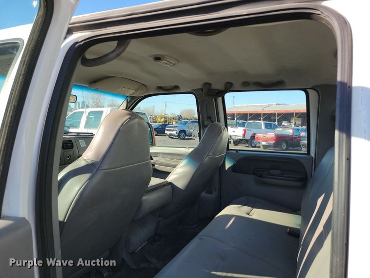 image for item DK4184 2007 Ford F550 Super Duty XL Crew Cab truck cab and chassis