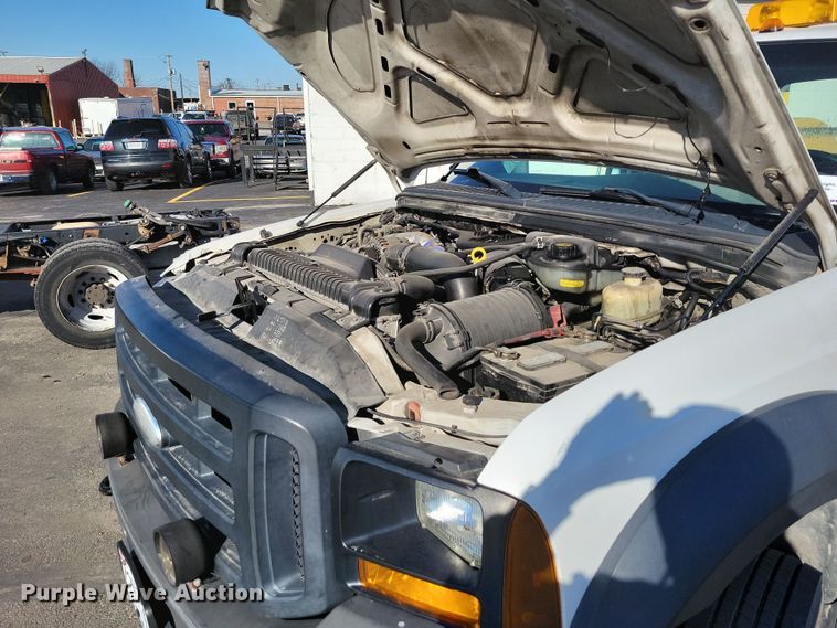 image for item DK4184 2007 Ford F550 Super Duty XL Crew Cab truck cab and chassis