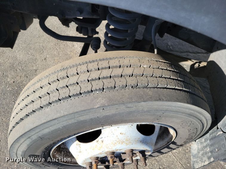 image for item DK4184 2007 Ford F550 Super Duty XL Crew Cab truck cab and chassis