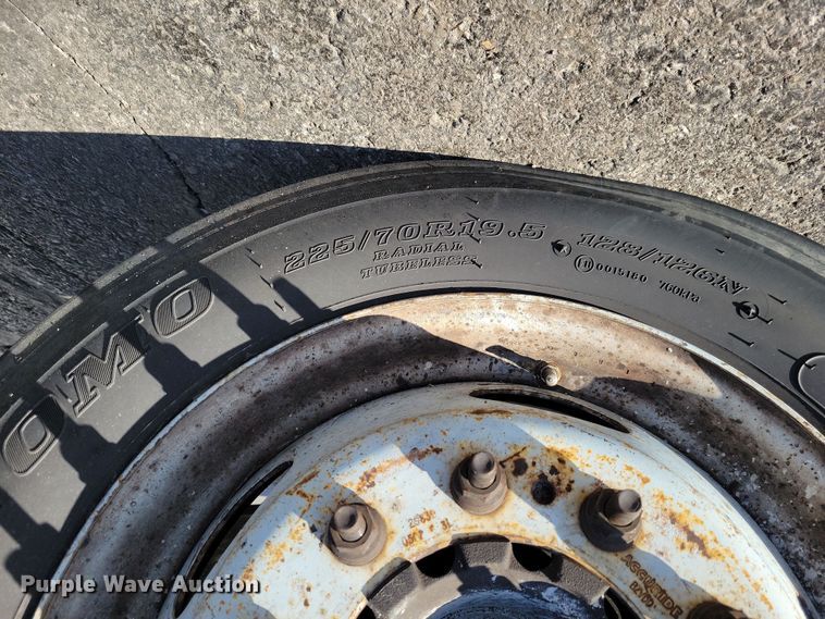 image for item DK4184 2007 Ford F550 Super Duty XL Crew Cab truck cab and chassis