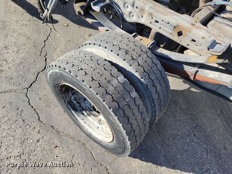 image for item DK4184 2007 Ford F550 Super Duty XL Crew Cab truck cab and chassis