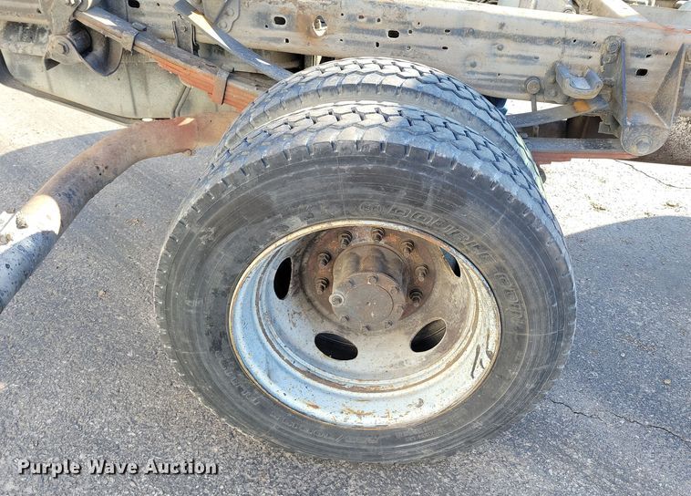 image for item DK4184 2007 Ford F550 Super Duty XL Crew Cab truck cab and chassis