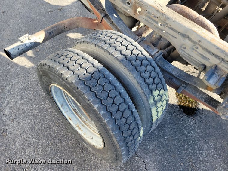 image for item DK4184 2007 Ford F550 Super Duty XL Crew Cab truck cab and chassis