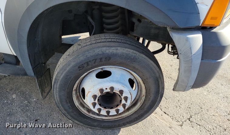 image for item DK4184 2007 Ford F550 Super Duty XL Crew Cab truck cab and chassis