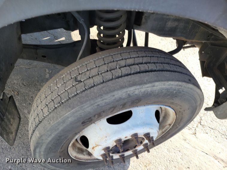 image for item DK4184 2007 Ford F550 Super Duty XL Crew Cab truck cab and chassis