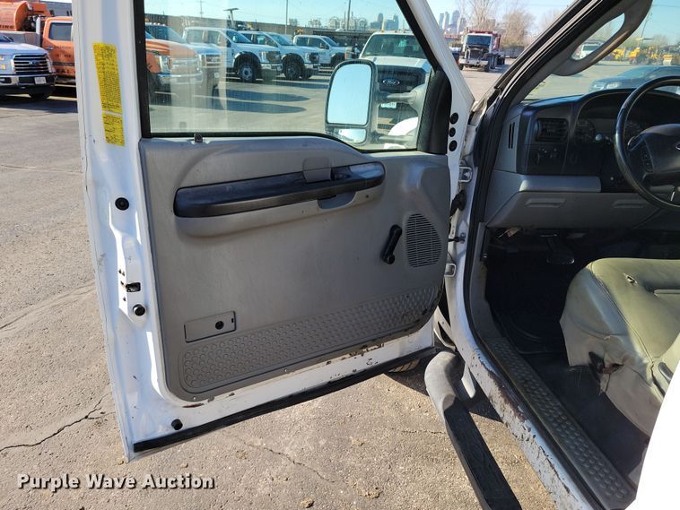 image for item DK4185 2006 Ford F450 Super Duty XL truck cab and chassis