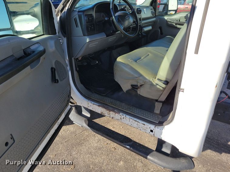 image for item DK4185 2006 Ford F450 Super Duty XL truck cab and chassis