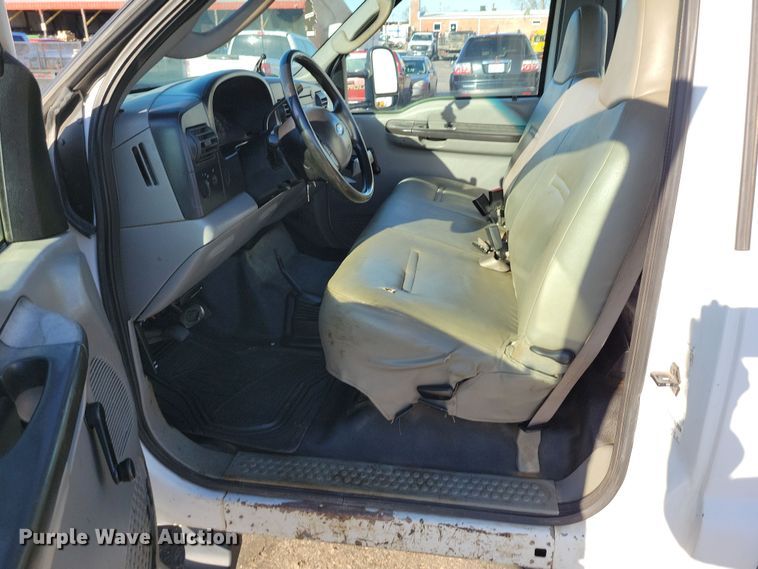 image for item DK4185 2006 Ford F450 Super Duty XL truck cab and chassis