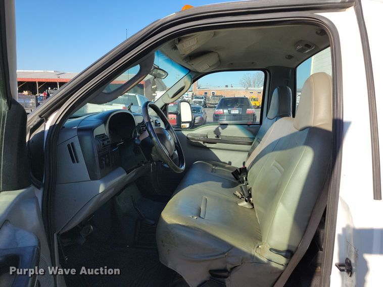 image for item DK4185 2006 Ford F450 Super Duty XL truck cab and chassis