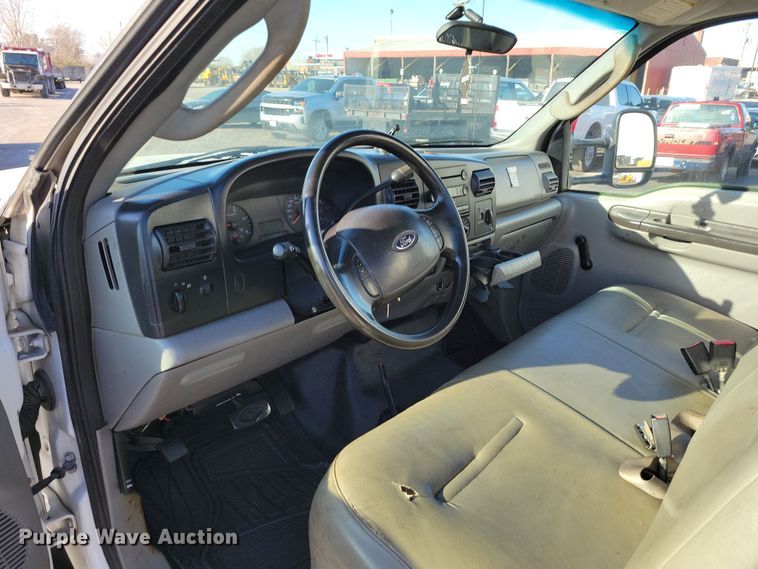 image for item DK4185 2006 Ford F450 Super Duty XL truck cab and chassis