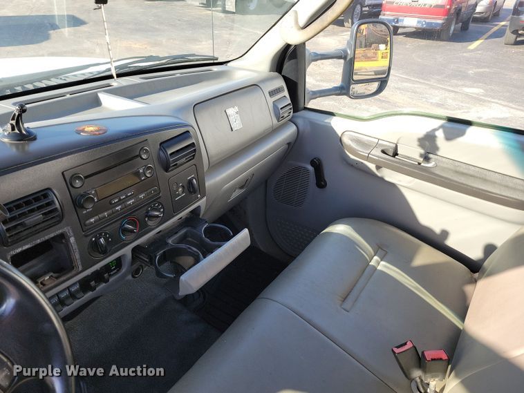 image for item DK4185 2006 Ford F450 Super Duty XL truck cab and chassis